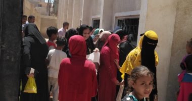 "صحة قنا " توقع الكشف الطبى على 1287 حالة فى قرية أبنود 