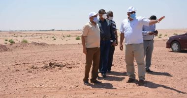 محافظ الوادى الجديد يزور مشروع مزرعة إنتاج التين الشوكى 
