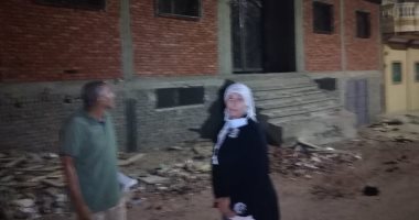 رئيس مدينة سفاجا توقف أعمال بناء مخالف خلال جولة مسائية