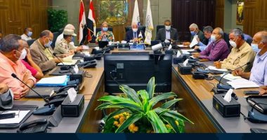 محافظ جنوب سيناء يناقش مشروعات الاسكان بالمحافظة 
