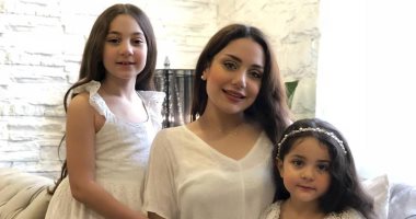 ابنة هيفاء وهبى وحفيدتها يغنيان ويرقصان على أغنية "بالبنط العريض".. فيديو