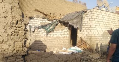مصرع رضيعة وإصابة سيدتين فى انهيار حائط بمنزل بسوهاج