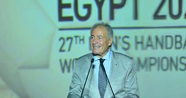 حسن مصطفى يؤازر منتخب اليد أمام اليابان فى أولمبياد طوكيو