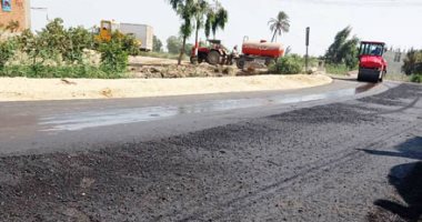 صور.. استمرار أعمال الرصف بشوارع مدن وقرى محافظة كفر الشيخ