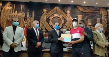 محافظ الغربية يكرم فريق شبرانبات الفائز بدورى مراكز الشباب فى نسخته السابعة