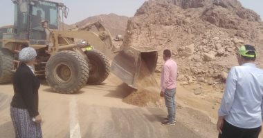إعادة فتح طريق سوهاج - سفاجا بعد إصلاح نحر مياه السيول