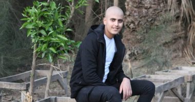 معاناة "السيد" طالب الشرقية.. ووالده يناشد إنقاذه بعد إصابته باللوكيميا.. صور
