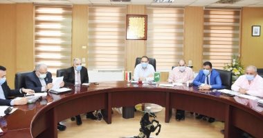 محافظ الشرقية يكلف شركات المياه والكهرباء بسرعة توصيل المرافق للمشروعات الجديدة