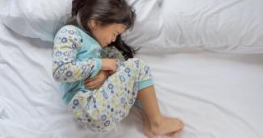 أعراض مرض كرون عند الأطفال وعلاجه