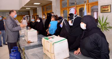 محافظ أسيوط يوزع 15 مشروعا للأسر الأولى بالرعاية ضمن مبادرة "حياة كريمة"