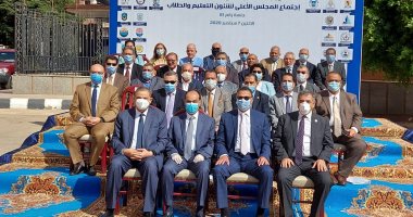 المجلس الأعلى لشئون التعليم والطلاب يكرم نائب رئيس جامعة بنها.. صور