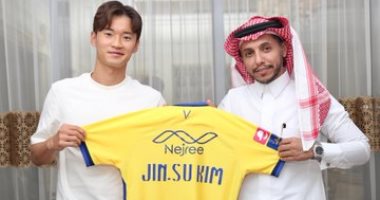 النصر السعودي يضم المدافع الكورى كيم جين سو حتى 2022.. رسميًا