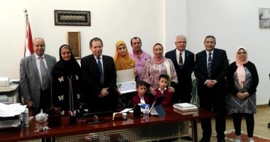 كلية الدراسات الاقتصادية جامعة الإسكندرية تكرم الطالبة سماح هانى.. صور