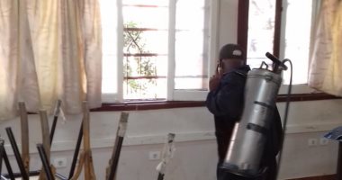 صحة أسوان تعقم لجان انتخابات الشيوخ استعدادا لجولة الإعادة.. صور