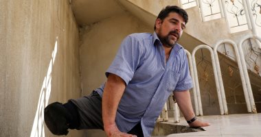 عراقى بُترت ساقاه فى حرب الموصل وتسببت كورونا فى معاناة أطفاله.. صور