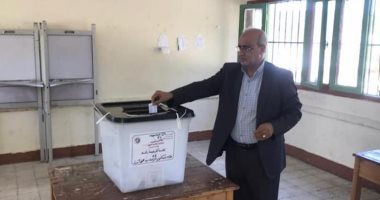 رئيس "تعليم البرلمان" يدلى بصوته فى جولة الإعادة بانتخابات الشيوخ بالإسماعيلية