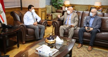 وزير الرياضة يلتقي برئيس اتحاد الكاراتيه لبحث استضافة بطولة أفريقيا