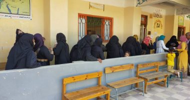 سيدات الأقصر يتصدرن مشهد الساعة الأولى بجولة الإعادة لانتخابات الشيوخ.. صور