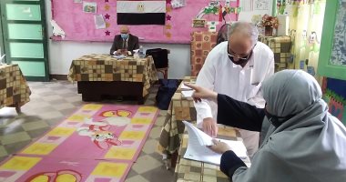 صور.. توافد كبار السن وذوى الاحتياجات الخاصة على اللجان بكفر الشيخ