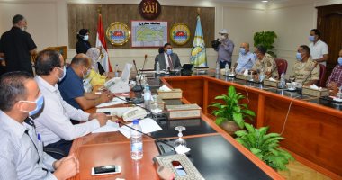 محافظ مطروح يؤكد خلو لجان إعادة انتخابات مجلس الشيوخ من المعوقات.. صور