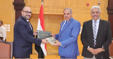جامعة الأزهر تكرم أعضاءها الذين اجتازوا برنامج جامعة هارفارد للبحث العلمى