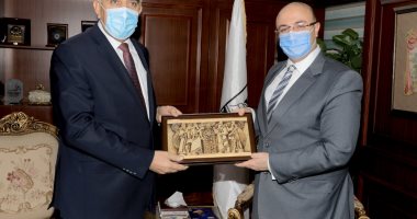 محافظ بني سويف يستقبل سفير العراق ويؤكد :  لدينا 3 جامعات مميزة وقبلة علمية 