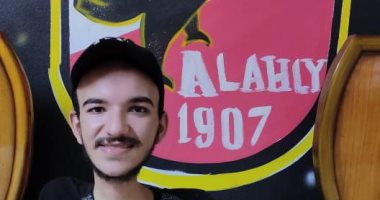 صور.. قصة كفاح "محمد نبيل" ابن الشرقية.. توفى والده منذ الصغر.. تحدى ضمور العضلات ووضع اسمه فى لوحة الشرف ضمن الأوائل بالمعهد الفنى التجارى.. يحفظ القرآن الكريم ويهوى الجرافيك ويستعد للالتحاق بكلية التجارة