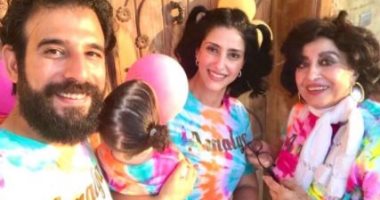 حنان مطاوع تغنى لابنتها أماليا فى عيد ميلادها الأول.. فيديو وصور