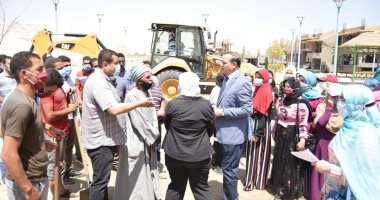 رئيس جامعة سوهاج يشارك فى تشجير كلية الزراعة 