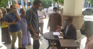 توافد المواطنين لسداد جدية التصالح فى مخالفات البناء بالمنيا.. صور