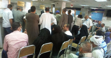 توافد المواطنين على المراكز التكنولوجية بسوهاج للتصالح فى مخالفات البناء.. صور