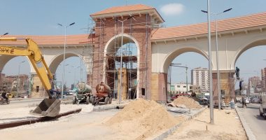 أعمال إنشائية وجمالية بمدخل مدينة المحلة.. صور