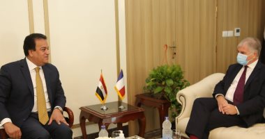 وزير التعليم العالى يستقبل الرئيس الجديد للجامعة الفرنسية بمصر.. صور