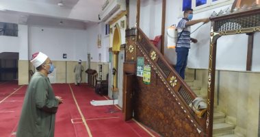 مدير مديرية أوقاف القليوبية خلال حملة تعقيم المساجد: خدمة بيوت الله شرف لنا.. صور
