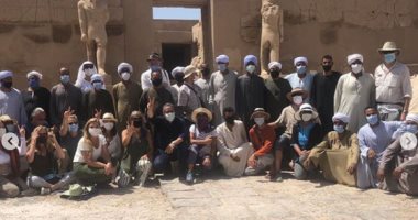 خالد العنانى يوضح للسياح مزايا زيارة الأقصر: يمكن اختتام يومك في الغردقة