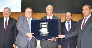 جامعة الاسكندرية تكرم الدكتور عصام الكردى وتهنئة برئاسة جامعة العلمين  