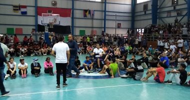 الربان ولاء حافظ يلتقى السباحين المشاركين فى يوم السلام العالمي بالإسماعيلية .. صور  