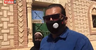 أمير عزمي مجاهد يطالب بالدعاء لوالده من أمام القبر: ترحموا على أبويا