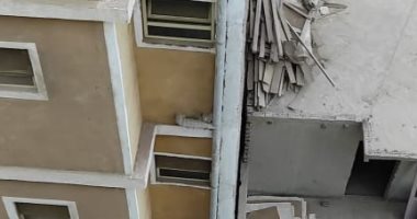 برج سكنى مائل فى حى الأباصيرى بمحافظة بنى سويف يثير فزع الأهالى