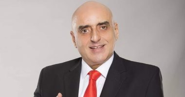 العامرى فاروق وعصام الحضرى ومحمد إبراهيم ينعون عزمى مجاهد