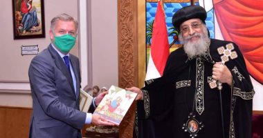 سفير كندا بالقاهرة يودع البابا تواضروس قبل العودة إلى بلاده