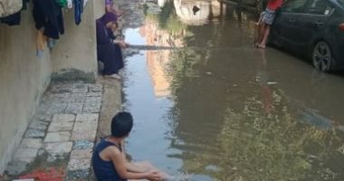 غرق شارع حسين عبد السميع الغزالى فى المطرية بمياه الصرف الصحى.. سيبها علينا