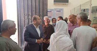 نائب محافظ الجيزة يوجه بتقديم كافة التسهيلات للمواطنين خلال التصالح.. صور