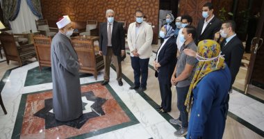 الإمام الأكبر يلتقي فريق «إيناكتس الأزهر» ويشيد بتمثيلهم المشرف لمصر