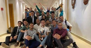رئيس أكاديمية البحث العلمى يهنئ الفريق الفائز بالمركز الأول بمسابقة إيناكتس