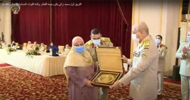 حصاد الوزارات.. وزير الدفاع يكرم قادة القوات المسلحة المحالين للتقاعد وسيدة القطار