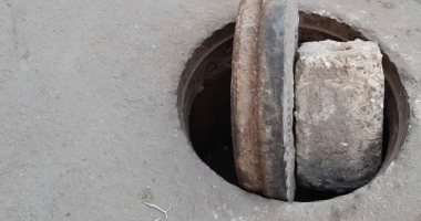 صور.. بيارة صرف صحى مفتوحة تنذر بالخطر فى كفر الزيات