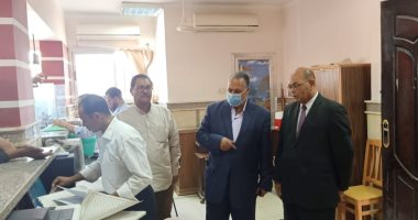 صور.. محافظ أسيوط يوجه بالتسهيل على المواطنين فى تلقى طلبات التصالح