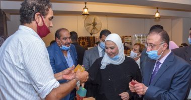 صور.. وزيرة التضامن تفتتح معرض بداية للصناعات الصغيرة والحرف اليدوية بالإسكندرية
