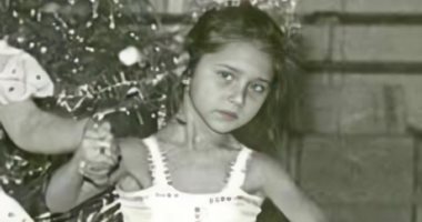 نيللى كريم تستعيد ذكريات "الباليرينا " الصغيرة بصورة أبيض × أسود